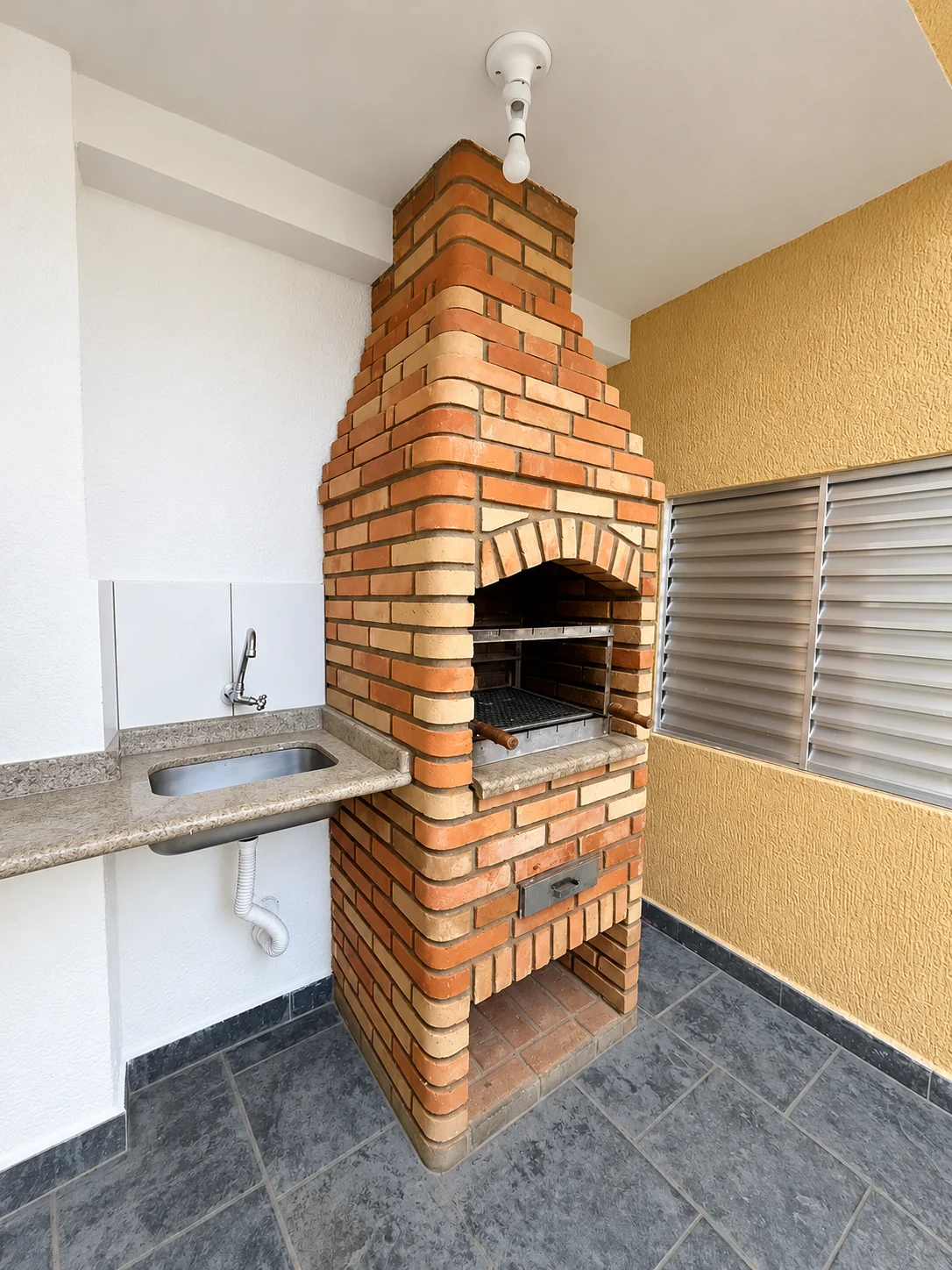 Churrasqueira e área externa do Coliving Brooklin
