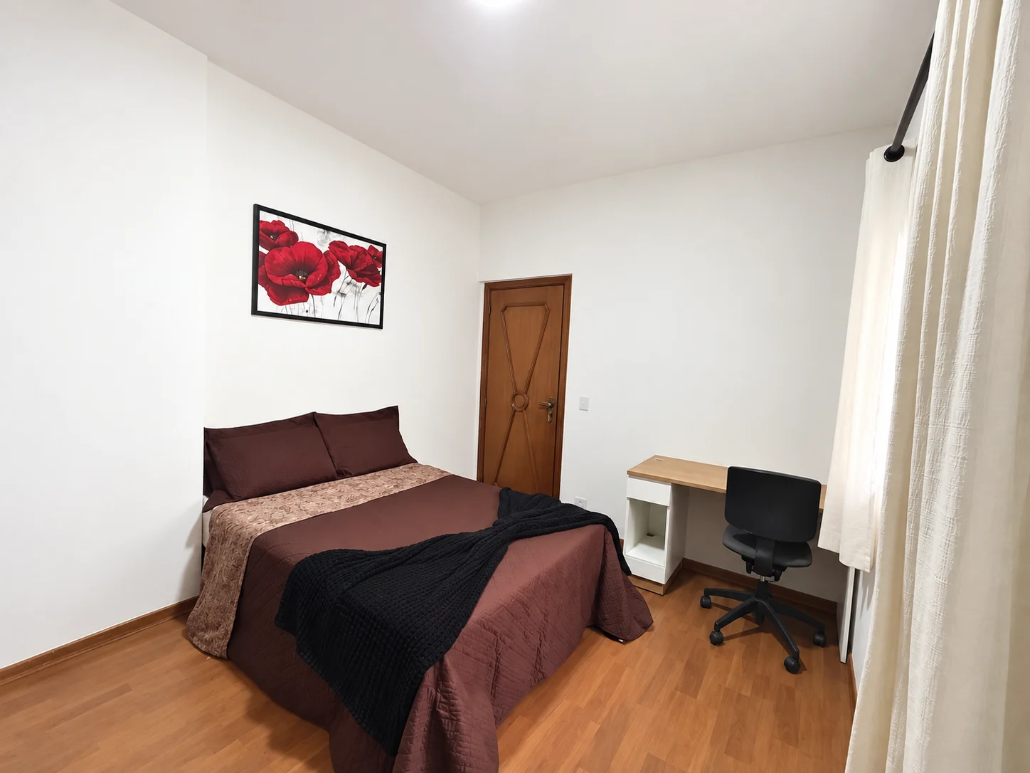 Quarto reformado com decoração moderna no Brooklin SP